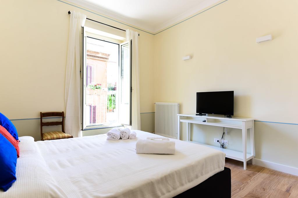 רומא Bright And Comfy 3 Bedroom Apt In Monti מראה חיצוני תמונה
